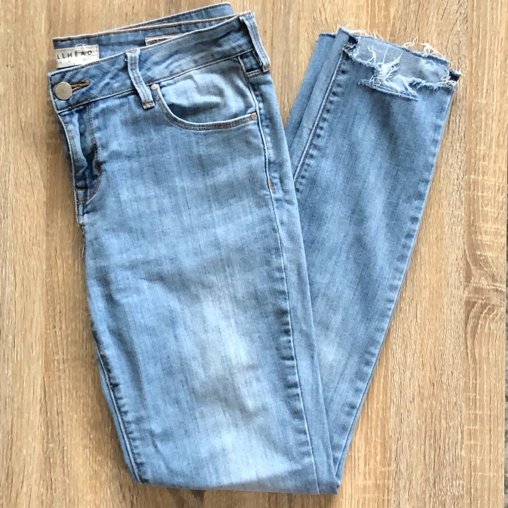 PacSun Bullhead Light Wash Frayed Jeans